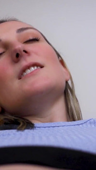 Clara te folosește ca păpușă de futai - Clara Dee cu vedere la persoana 1 cu călărire inversă și refuz de spermă
