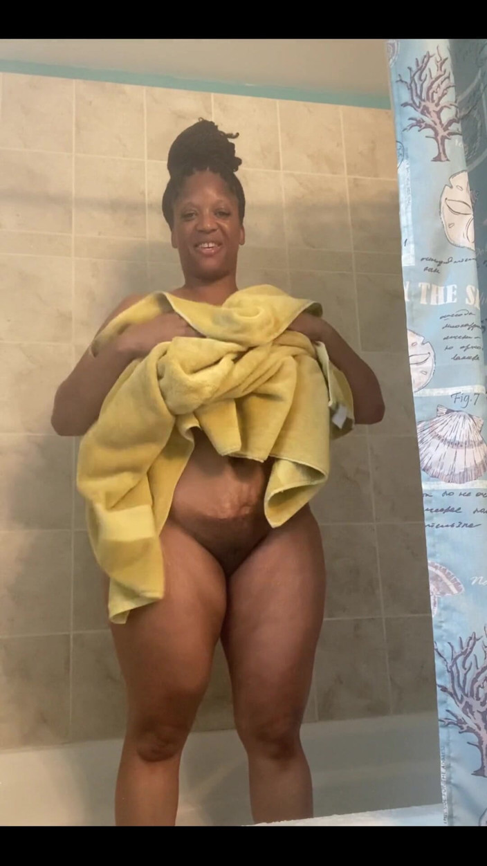 Vicki Bam: Shower Time