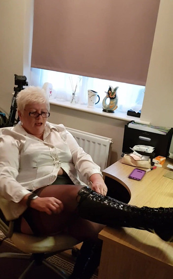 Uk Joolz: Заходи в мой офис, приходи и посмотри на эти отличные пвх сапоги моей, ты знаешь, один с самой привет 5-дюймовый каблуки!