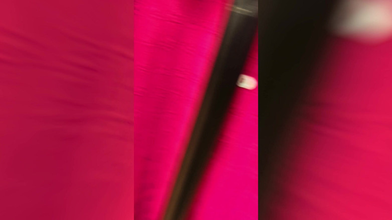 JessieHH: 쇼핑하는 동안 나를 핑거링하고 엿보는 그를 붙잡다