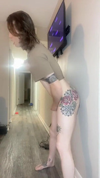 Self Výstřik Na Obličej!! Femboy Tessa Si Hraje Se Svým Zadkem a Stříká Na Vlastní Obličej!