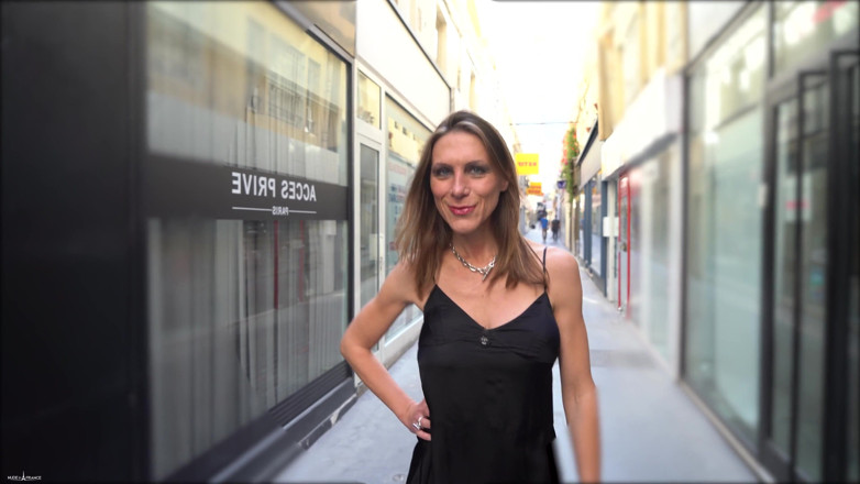 Nude in France: 私たちの競争の勝者であるロビンは、シクスタインで処女を奪います