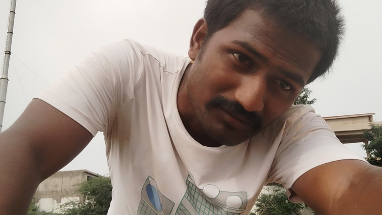KUMBHA MANOJ KUMAR: Xhard - diretor de cineasta procurando esposa
