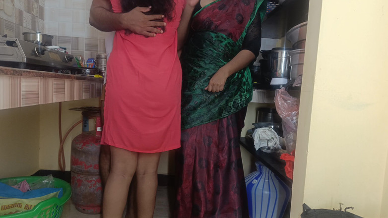 Palani69: SousedKa Batchelor si užívá trojku s vdanými ženami a její nevlastní...