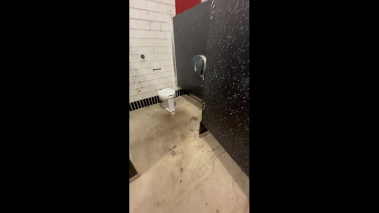 Chase Dixon Butz: Spotkaj mnie w mensroom po meczu