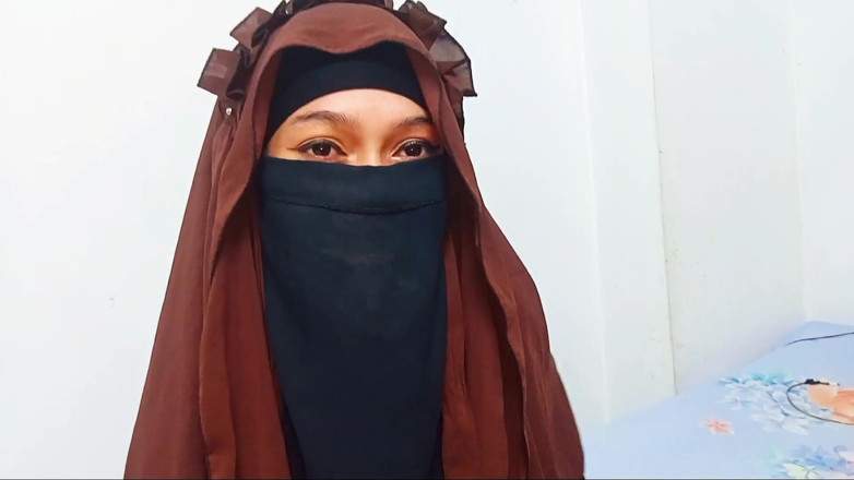 Riya Chowdhury: Une femme expatriée a éteint sa jeunesse avec moi