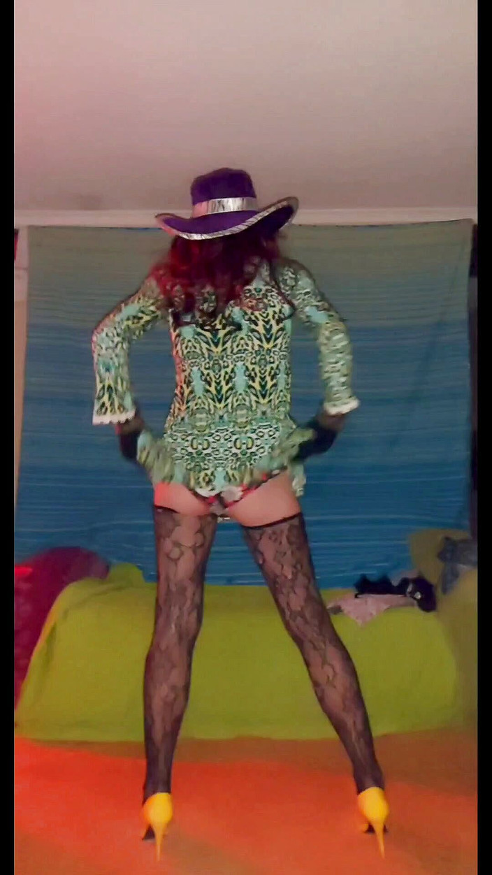 Lizzaali: Yeşil elbiseli Meksikalı şapka azdırıyor