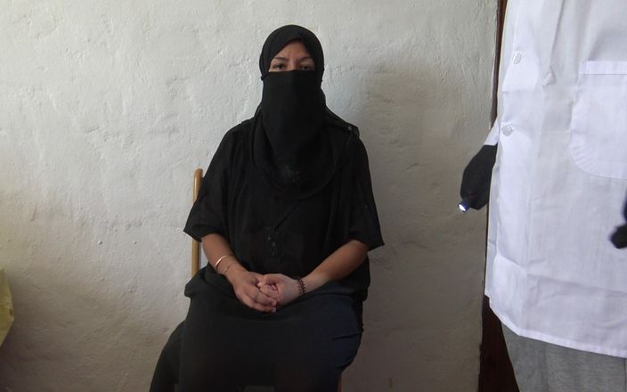 Souzan Halabi: Арабська іракська мусульманська дружина смокче великий чорний член