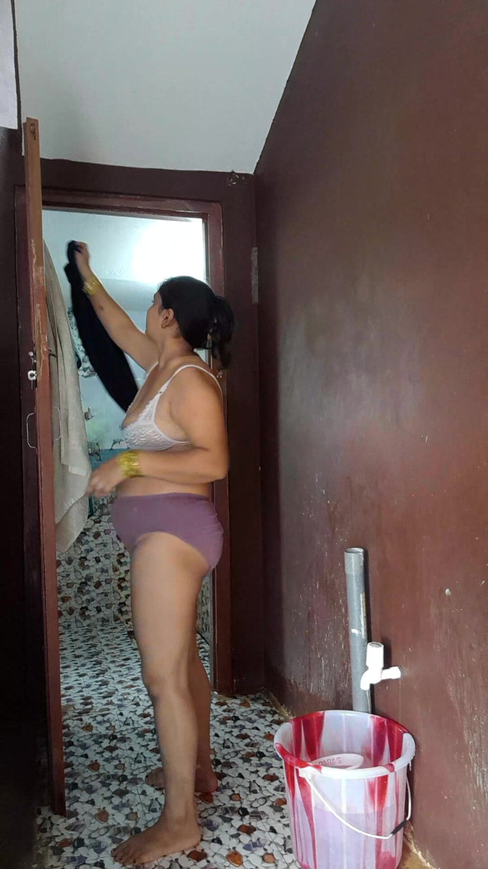 Puja555: भाभी बाथरूम ब्लॉग