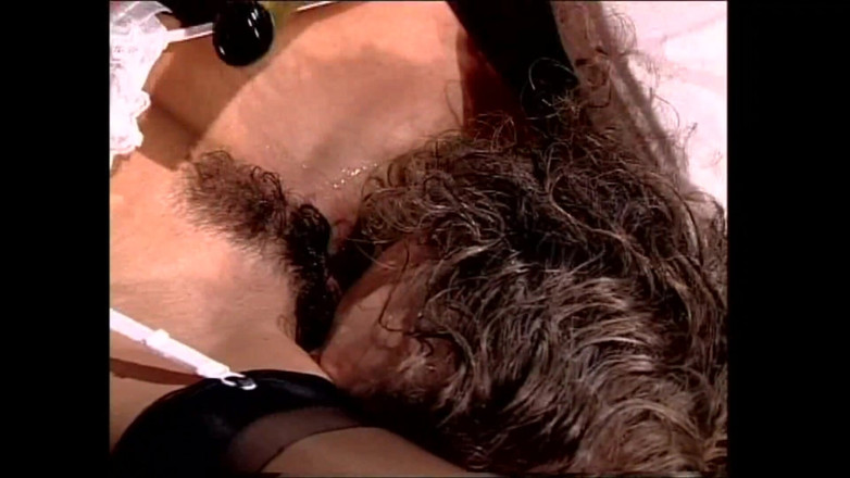 Vintage megastore: 하드코어 난교로 변하는 부유한 파티