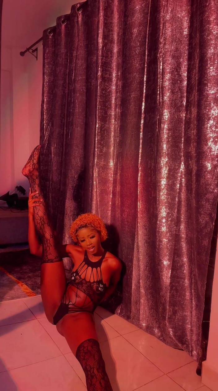 Chickysue: Sexy tanec v prádle