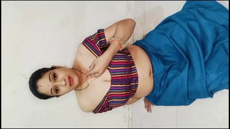 YourUrfi: Indische sexy Maal Bhabhi poesje vingeren en pissend