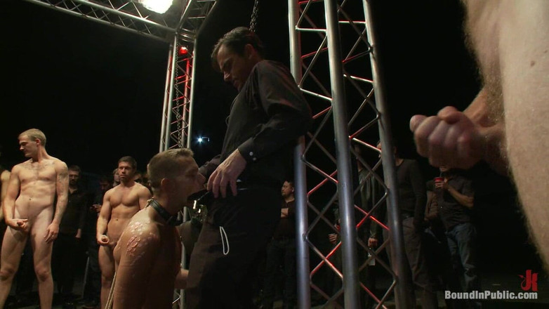 Bound in public: De offerhoer - halloween-update