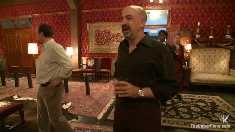 The Upper Floor by Kink: Evcil hayvan gösterisi!