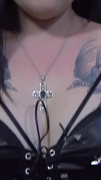 MILF sperma slampa fru sexig Cleo i amatör gruppknull knullar blir täckt av sperma