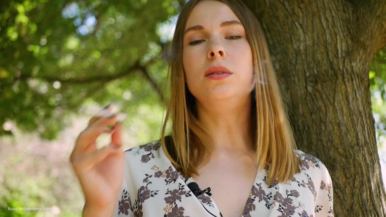 Russian Smokers: Evgeniya Merokok Kuat 120mm Rokok