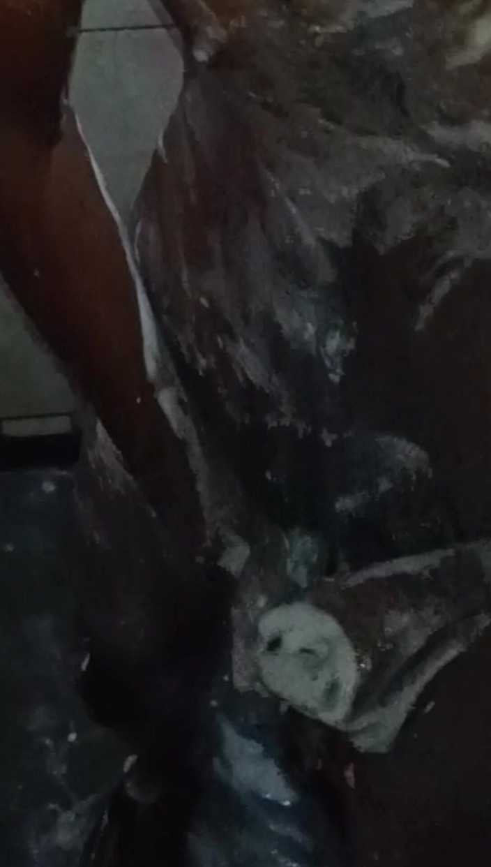 Arvind6355: Tận hưởng tắm trong phòng tắm với nước lạnh