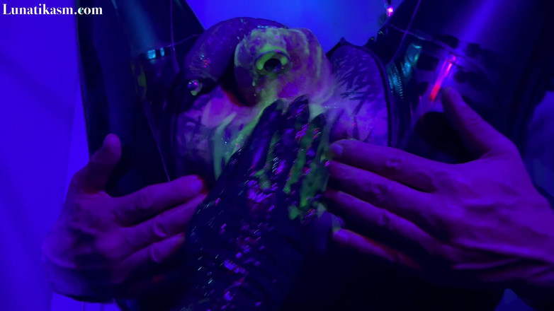 Mistress Lunatika: Neon fist padrona Lunatika