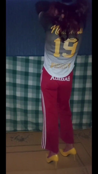 Lizzaali: Mundur baseballowy i rajstopy kabaretki czerwone
