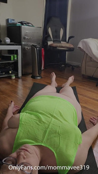 Yoga du matin avec une MILF sexy !