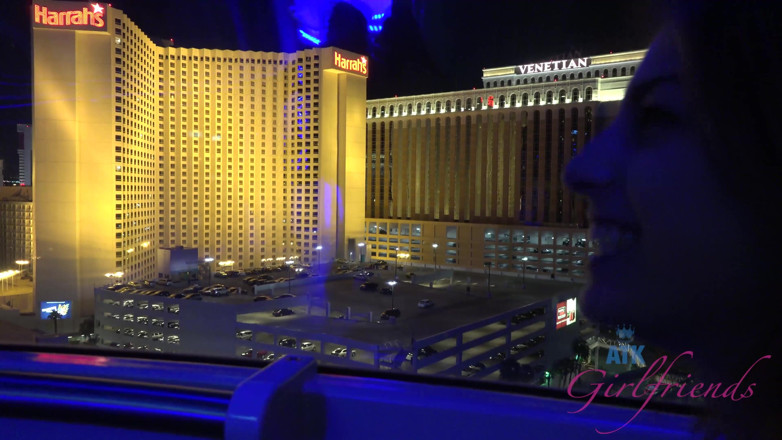 ATK Fans (Girlfriends): Vacances virtuelles à Las Vegas avec la coquine Kristen Scott 1/3