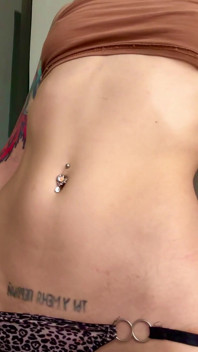 Tachinare burtă și curbe - Venerare de zeiță roșcată tatuată