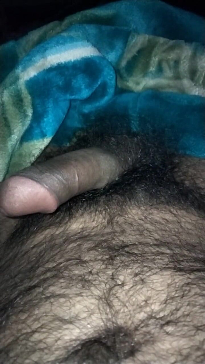 Hot_bobby: Chico turco masturba mi polla con show precum