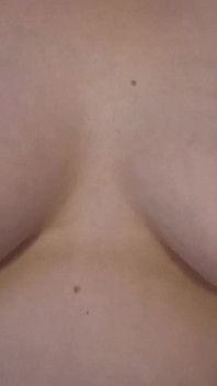 Meia-calça preta em topless dançando saltando meus peitos grandes