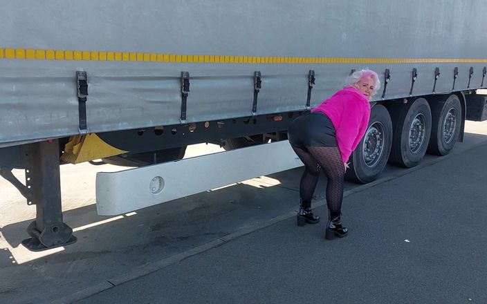 PureVicky66: Svůdná německá babička je připravena zapálit divokou, nezapomenutelnou zábavu!