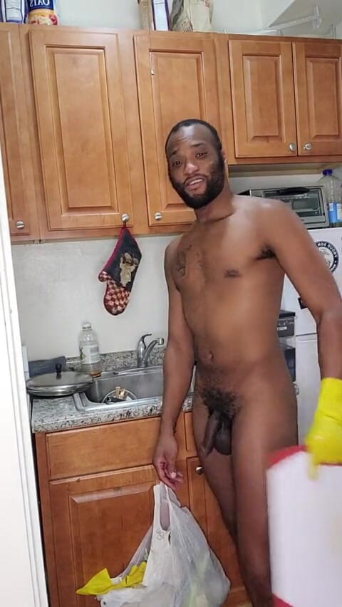 Kennie Jai: Kennie Jai pulisce la casa nuda parte prima