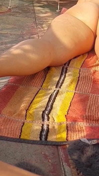 Schöne Ehefrau Selena Genießt Nackten Tag Draußen