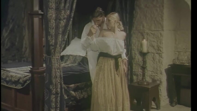 pornitaliangraffiti: Эти идеальные сиськи просто ждали большого белого члена