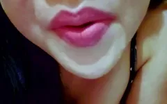 Обычно я кладу tinies под подошвы. но на этот раз... Я знаю, где ты скорее хочешь быть. в мой рот!