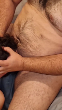 Urso peludo goza na minha boca