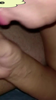 Ayaklı orta yaşlı seksi kadın ayaklarına boşalıyor!