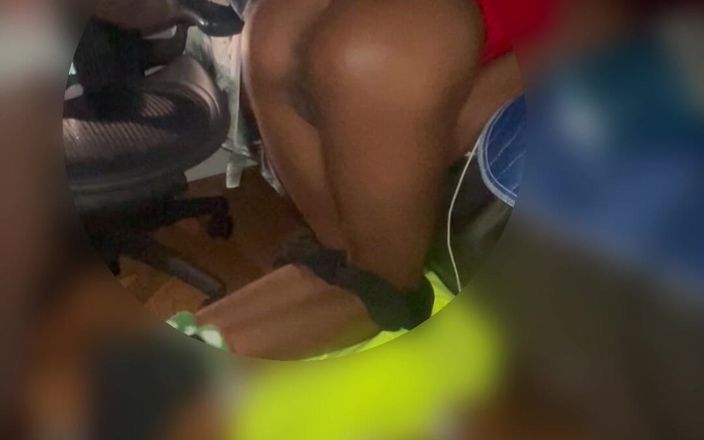 PlayboyHef: Pizda strâmtă are un Arc