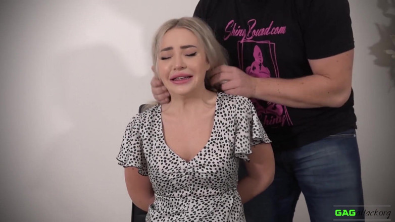Gag Attack: Aubrey - три оттенка серого