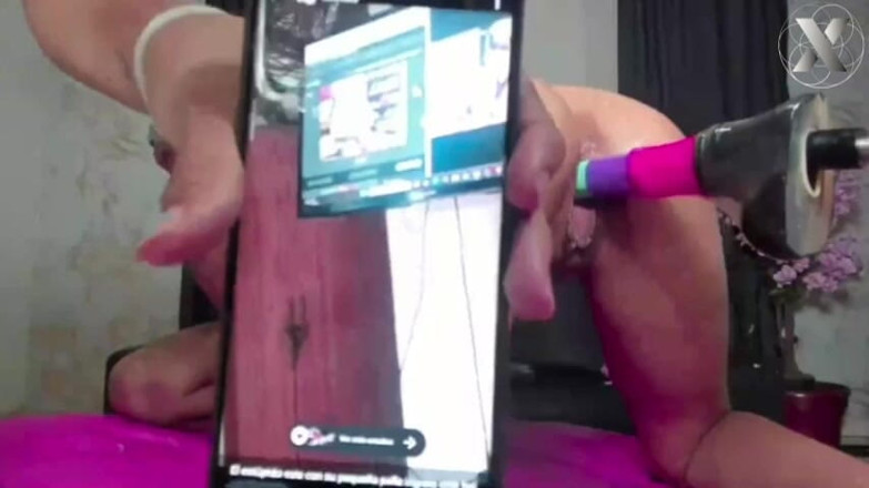 Lesbian Friends: Dildo di cristallo dentro la mia figa stretta