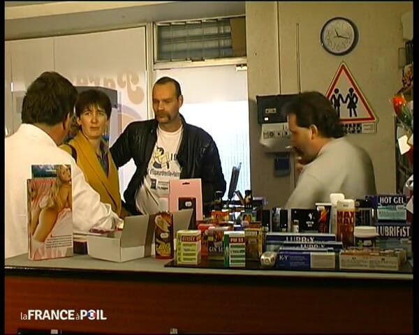French Gonzo: Carole, parivaar ki sauteli mammi ko uske boyaphrend ke bare...
