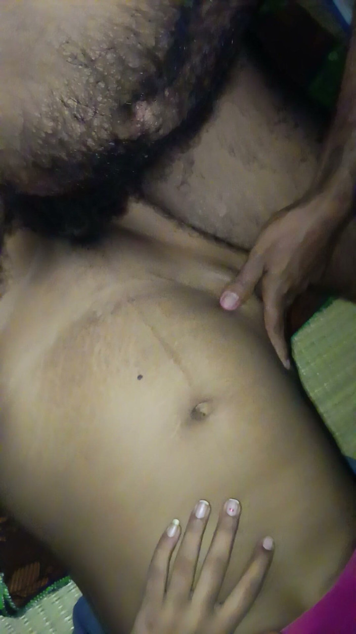 GoodFilmXXX: रात के गहरे में शिकार करते हुए स्खलन का क्षण।