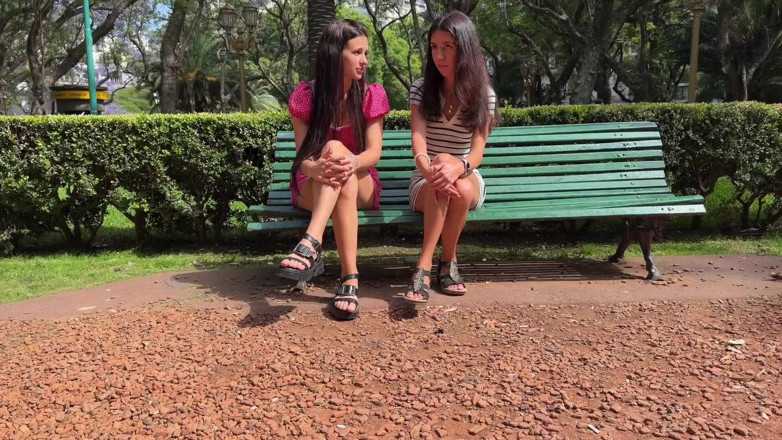 Katty West: Estudiantes seducen a chicos en un parque público y se...