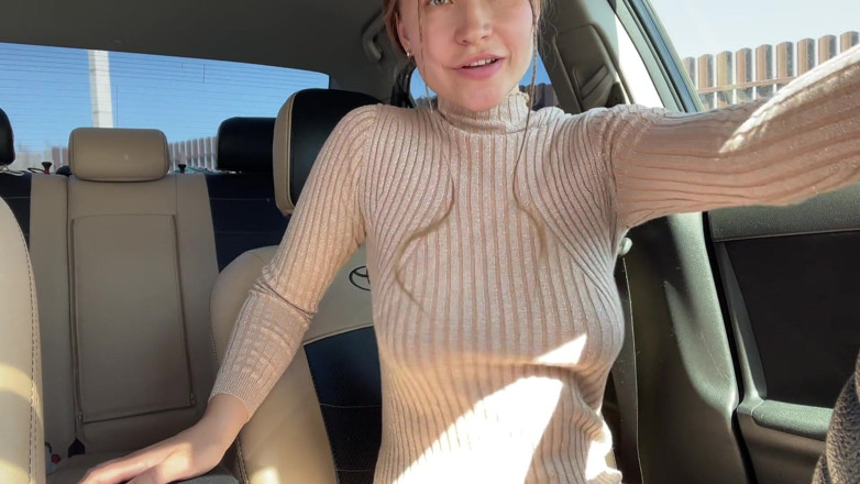 Stacy_via: Hermanastra se masturba coño mojado en el asiento delantero del...