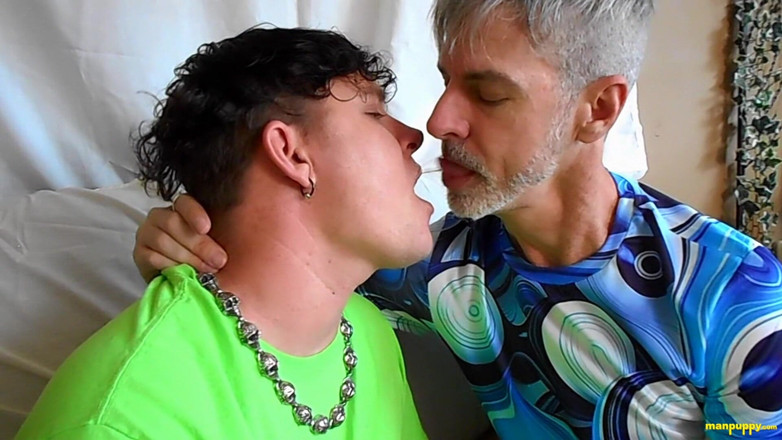 Man Puppy: Gay panas bercium dengan Richard &amp; Leo