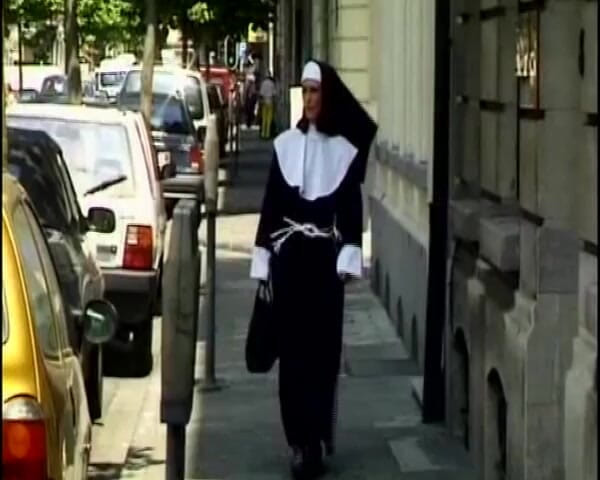 Erotic Club: Le suore arrapate sono in viaggio e vengono scopate duramente...