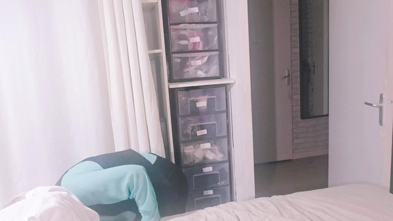 Sofy13: 나는 내 플러그를 보여주며 내 엉덩이를 마음대로 철저히 박는다