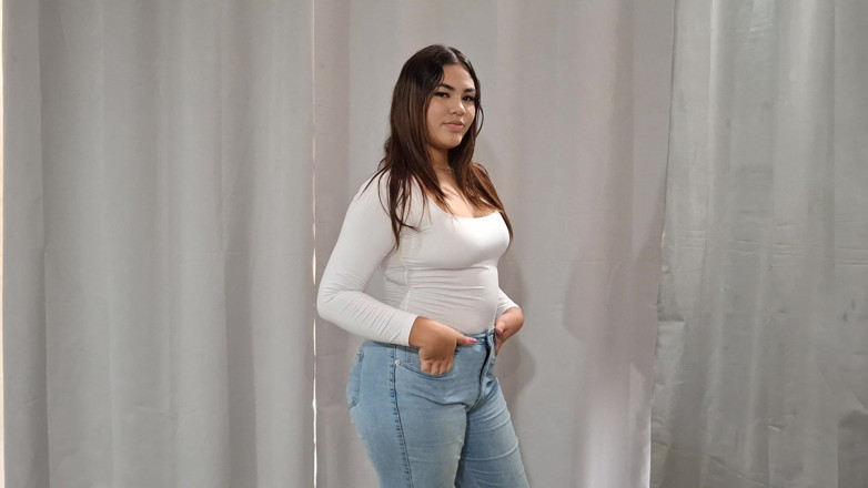 SugarPose: Chloe remsor och poserar för kameran