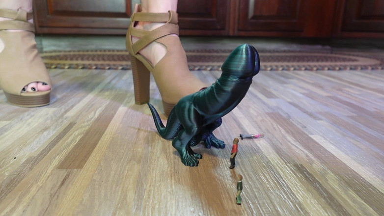 Raven Willow: Топаю На Tiny с Dino Dick