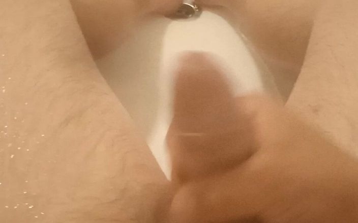 Ronie: Masturbación caliente en mi baño
