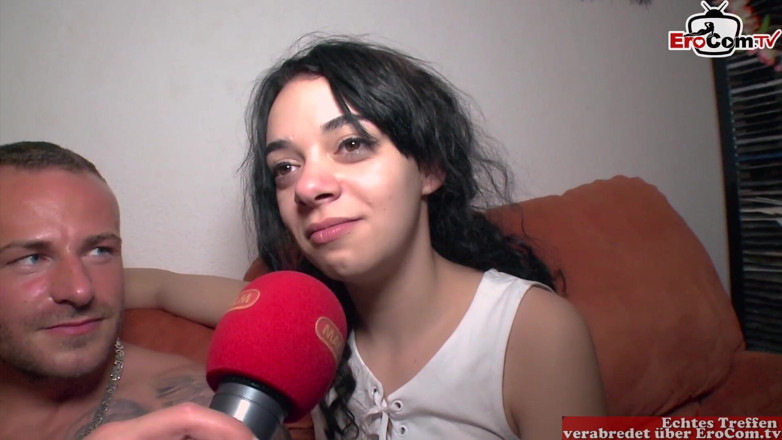 EroCom: Gangbang reverso com três mulheres de cabelos escuros em um...