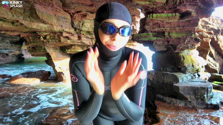 UKCuteGirl: Wetsuit cave encounter : plaisir secret avec un inconnu mystérieux